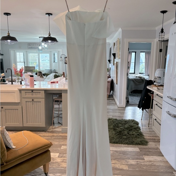 2023 Newhite Wedding dress.  Worn once in August 2023. - Picture 2 of 6